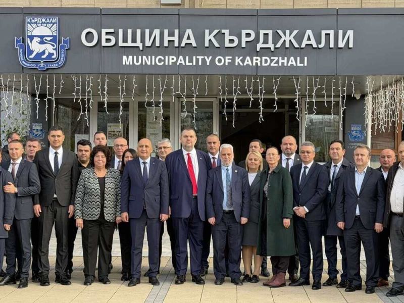 Пеевски стяга редиците в Кърджали