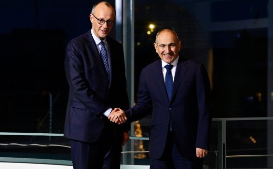 Германският канцлер Фридрих Мерц посреща арменския премиер Никол Пашинян в Берлин, 9 декември 2025 г. 