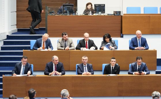 Представителите на Министерския съвет по време на дебата по вота на недоверие в Народното събрание