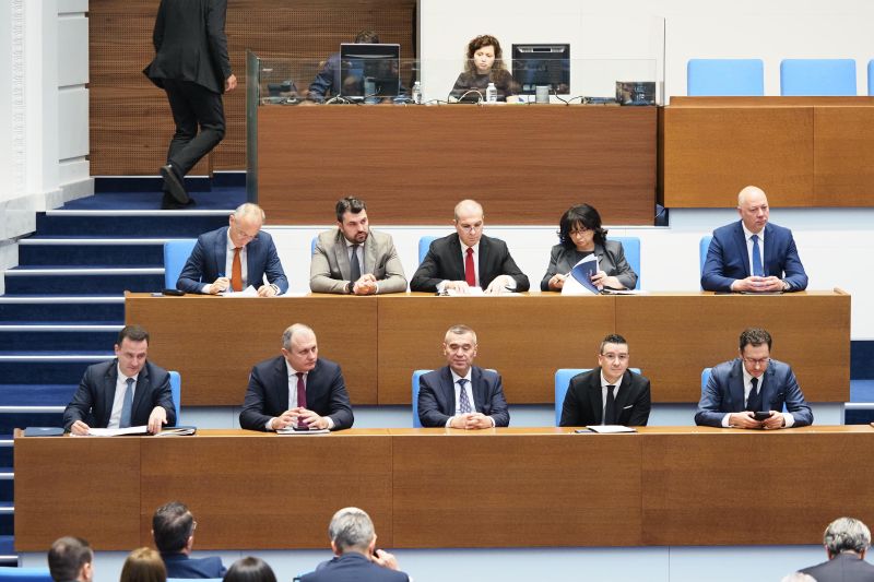 Представителите на Министерския съвет по време на дебата по вота на недоверие в Народното събрание