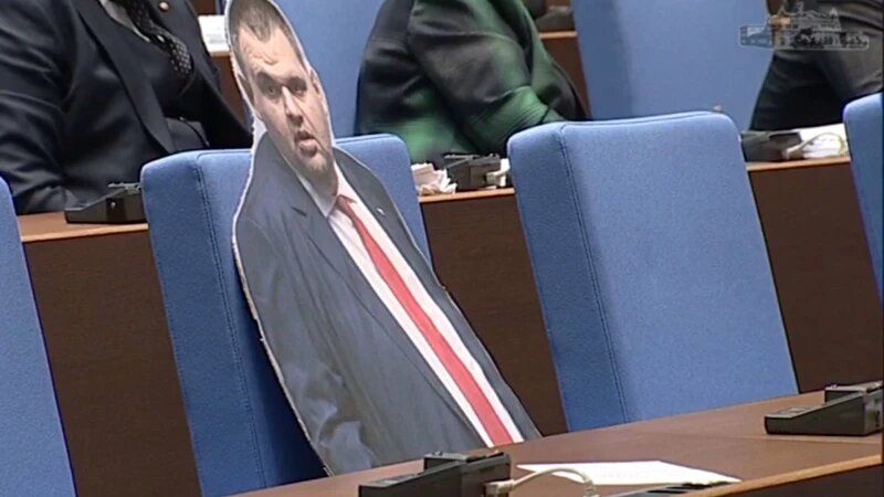 ПП-ДБ сложиха изрезка на Пеевски в НС