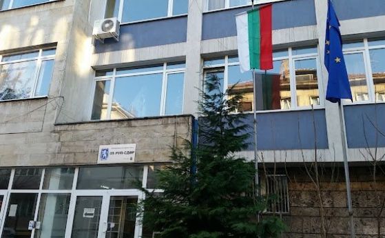 Началникът на 5-о РПУ в София е задържан с още двама полицаи