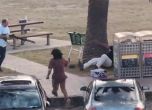 Очевидец заснема момента, в който мъж се нахвърля върху стрелеца в Бонди и го обезоръжава