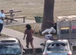 Очевидец заснема момента, в който мъжът се нахвърля върху стрелеца в Бонди и го обезоръжава