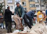 Кметът Терзиев чисти отпадъци с доброволци в Люлин