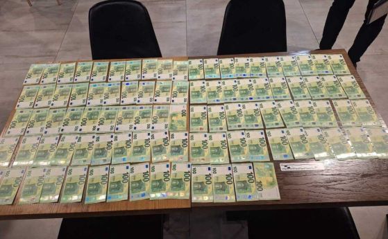 Трима мъже са арестувани в София след сделка с фалшиви евро банкноти