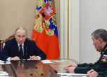 Президентът на Русия Владимир Путин и началникът на генералния щаб на въоръжените сили на страната Валерий Герасимов на съвещание с висши военни в Кремъл, 29 декември 2025 г. Снимка: Mikhail Metzel/Sputnik, Kremlin Pool via AP