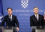Генералният секретар на НАТО Марк Рюте (вляво) и хърватският премиер Андрей Пленкович. Снимка: AP/Darko Bandic