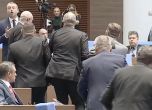 Даниел Петров (Възраждане) спори с група народни представители от групата на Доган