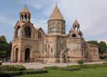 Катедралата Ечмиадзин – майчината църква на Арменската апостолска църква