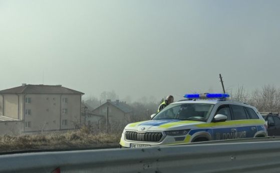 Пътят Плевен-Бяла е затворен заради катастрофа между кола и микробус