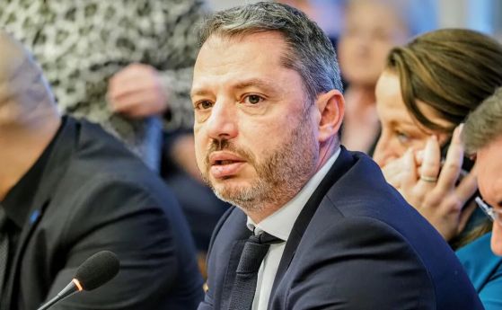 Делян Добрев напусна ГЕРБ и политиката