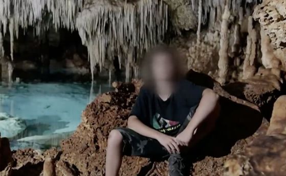 11-годишният Николай Златков. Кадър от документален филм на Ивайло Калушев за престоя на групата в Мексико. 