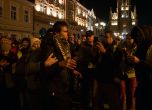 Мъж с разкървавено лице на протест в Нови Сад, 16 февруари, 2026 г.