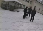 Тримата мъже, впоследствие открити мъртви, пред хижа 