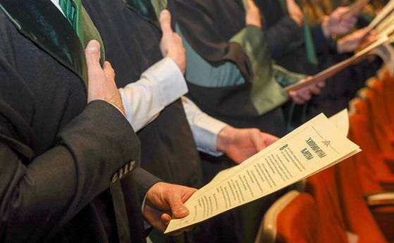 604 абсолвенти на МУ София се дипломираха, 361 от тях са чужденци