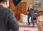 Васил Терзиев танцува, докато го снимат