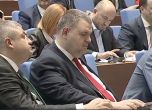 Делян Пеевски беше в залата специално, за да гласува по проекторешението