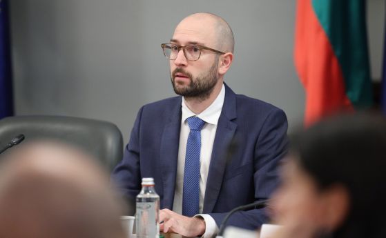 Финонсовият министър: При 100 долара за барел бензинът ще скочи с 20-25%