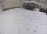 Кемперът пред хижата