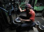 Работник в Калкута, Индия - Getty Images