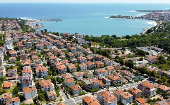 Няма да има зони за паркиране в Царево. Ще се построят безплатни буферни паркинги