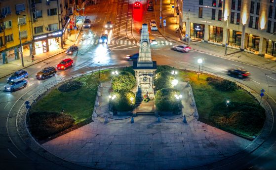 Паметникът на Васил Левски в София с ново осветление
