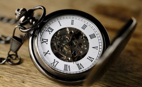 Тази нощ местим часовниците с час напред