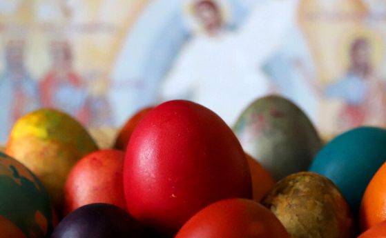 Кои групи граждани ще получават великденска и коледна добавка по новия закон