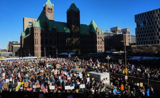 Поне 8 млн. души са участвали в протеста в САЩ срещу политиката на Тръмп