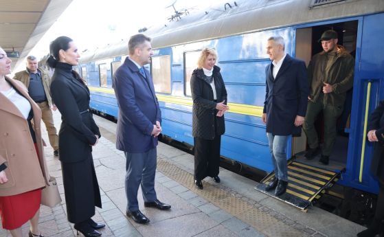 Премиерът и министри са на посещение в Украйна