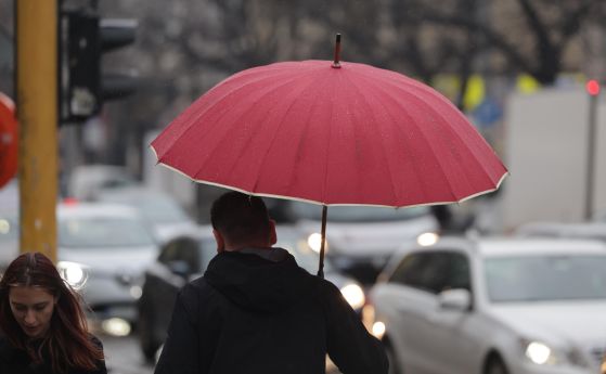 Остава облачно и дъждовно