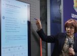 Росица Матева демонстрира как работи приложението на компютър БГНЕС/Антон Станков