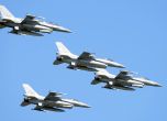 Изтребители Ф-16 на полските ВВС по време на демонстрационен полет.
