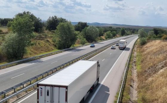 Камион помете човек на магистрала 'Марица'