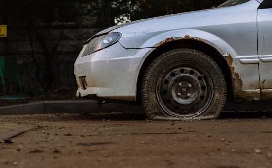 Мъж наряза гумите на 9 коли в столичния квартал ''Люлин''