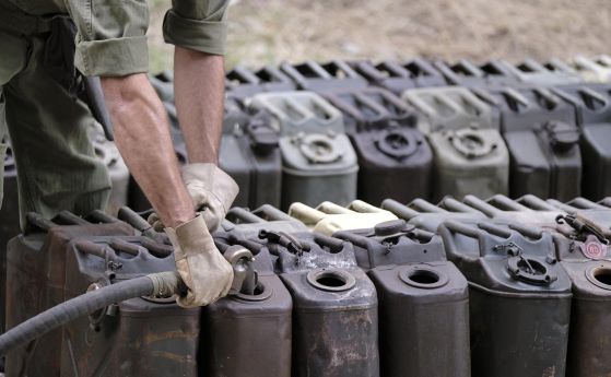 Крадци задигнаха над тон дизел от двора на болницата в Гълъбово