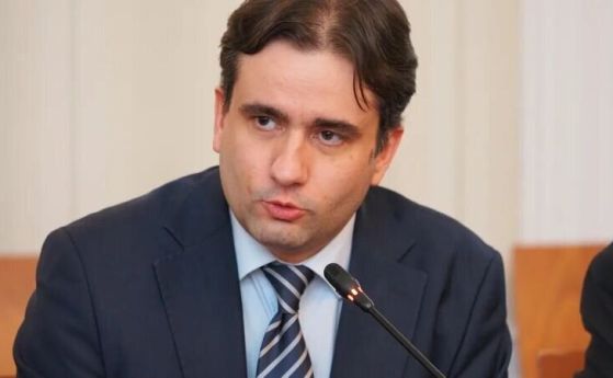 Божидар Божанов: Всъщност защо Радев отива на избори – за да се бори срещу модела Борисов-Пеевски или за да атакува ПП-ДБ и правителство, което се бори срещу купения вот?