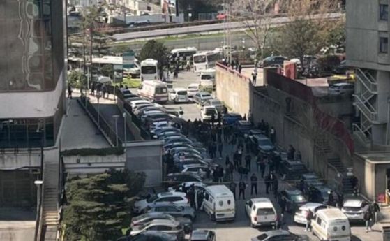 Турция задържа 8 души за подигравки с полицията след стрелбата пред израелското консулство в Истанбул