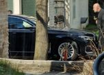 Атанас Стефанов препречва пътя на колата на Надежда Нейнски пред МВнР с обидни крясъци и размахвайки кръст