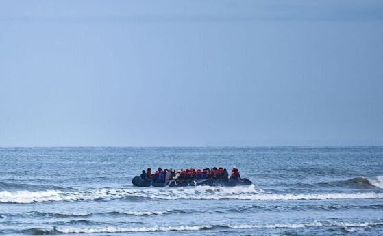 Гръцките власти спасиха 91 мигранти край Крит