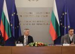 Премиерът Андрей Гюров, неговият съветник по въпросите на младежта и спорта Димитър Бербатов и спортния министър Димитър Илиев проведоха среща с представители на лицензираните спортни федерации. На снимката: Димитър Илиев, Андрай Гюров, Димитър Бербатов. 