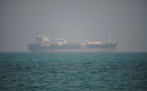 Иран заплаши да блокира ключови морски маршрути, ако блокадата на САЩ продължи