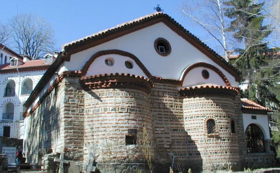 Издирват човек край Драгалевския манастир, МВР повика на помощ планински спасители