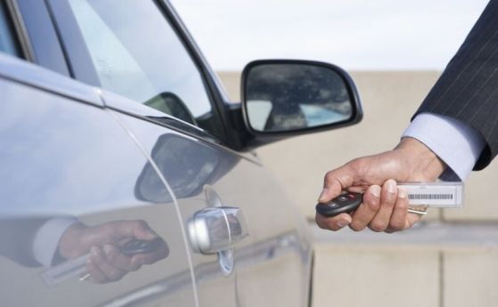 Иззеха автомобил, обявен за издирване от Италия, от автокъща в Троян