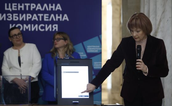 ЦИК показа процеса по инсталиране на машините за гласуване
