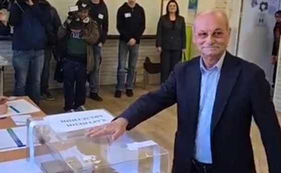Доган пак гласува в 52-ро училище с хартиена бюлетина: ''Поживьом - увидим''
