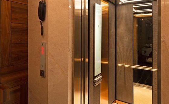 Председателят и секретарят на РИК–Благоевград пострадаха при авария на асансьор