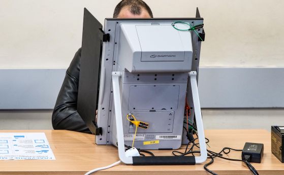 Само с 0,3% от машините за гласуване са установени проблеми