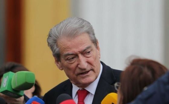 Сали Бериша твърди, че е използвана отрова за мечки на антиправителствен протест в Тирана